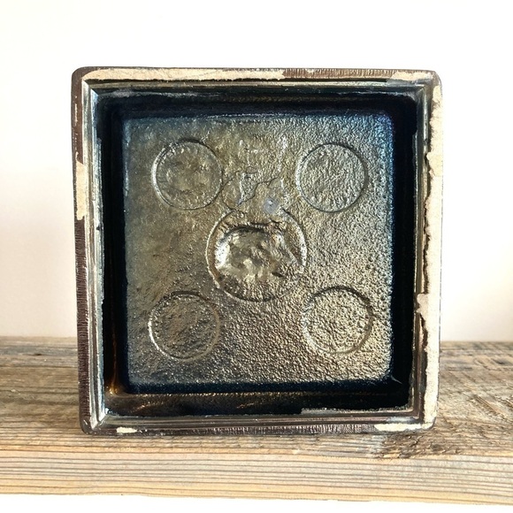 Cast brass military insignias ashtray - Picture 6 of 6